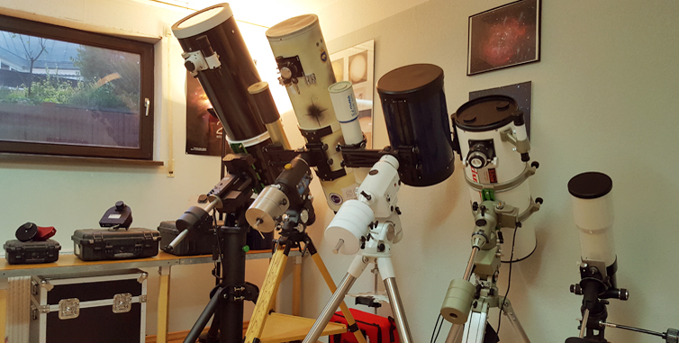 Teleskope, Ferngläser und Spektive – Der Shop für Astronomie